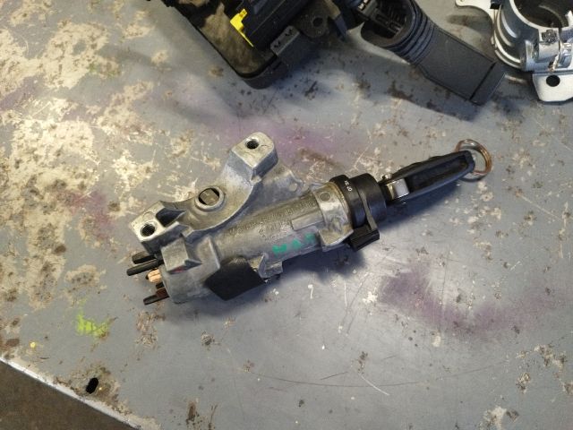 bontott AUDI A4 B7 Gyújtáskapcsoló Házzal