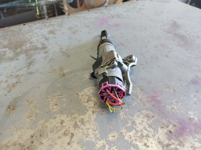 bontott AUDI A4 B7 Gyújtáskapcsoló Házzal