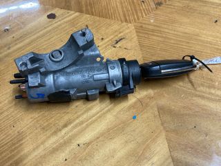 bontott AUDI A4 B7 Gyújtáskapcsoló Házzal