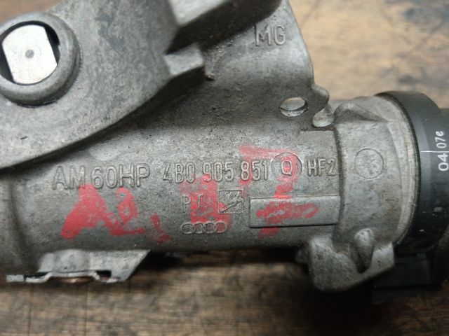 bontott AUDI A4 B7 Gyújtáskapcsoló Házzal