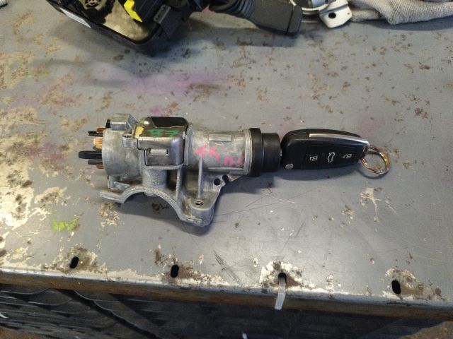 bontott AUDI A4 B7 Gyújtáskapcsoló Házzal