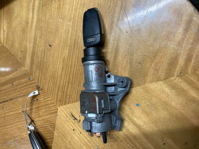 bontott AUDI A4 B7 Gyújtáskapcsoló Házzal