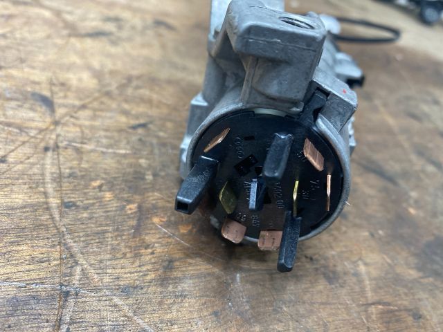 bontott AUDI A4 B7 Gyújtáskapcsoló Házzal