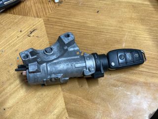 bontott AUDI A4 B7 Gyújtáskapcsoló Házzal