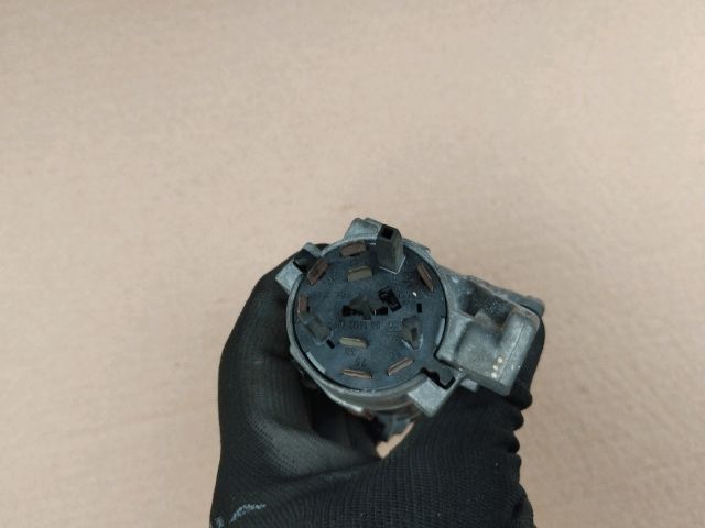 bontott AUDI A4 B7 Gyújtáskapcsoló Házzal