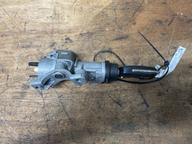 bontott AUDI A4 B7 Gyújtáskapcsoló Házzal