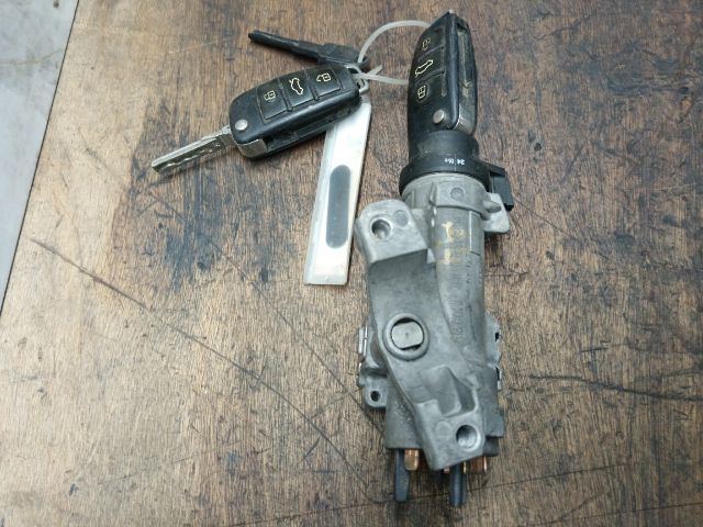 bontott AUDI A4 B7 Gyújtáskapcsoló Házzal