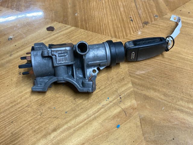 bontott AUDI A4 B7 Gyújtáskapcsoló Házzal