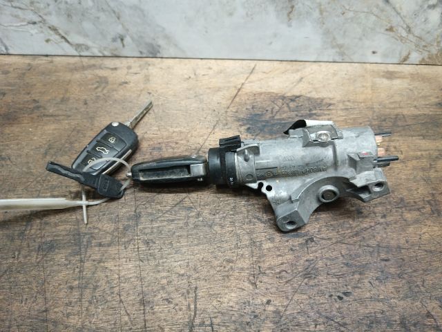 bontott AUDI A4 B7 Gyújtáskapcsoló Házzal