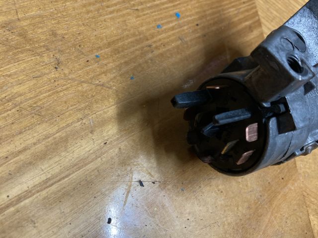 bontott AUDI A4 B7 Gyújtáskapcsoló Házzal