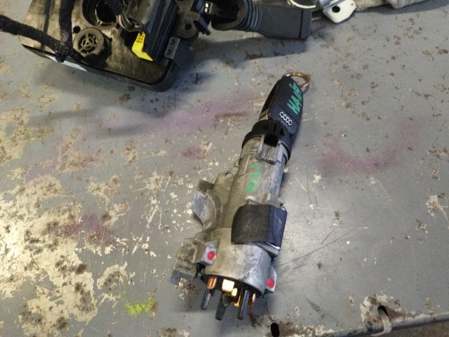 bontott AUDI A4 B7 Gyújtáskapcsoló Házzal