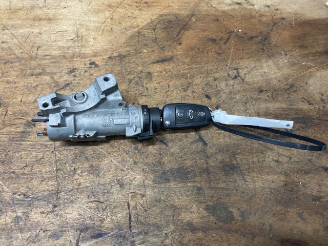 bontott AUDI A4 B7 Gyújtáskapcsoló Házzal