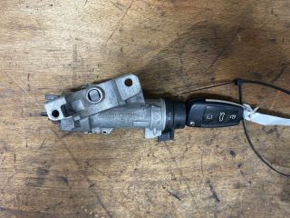 bontott AUDI A4 B7 Gyújtáskapcsoló Házzal