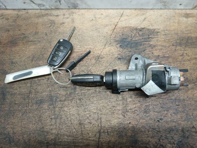 bontott AUDI A4 B7 Gyújtáskapcsoló Házzal