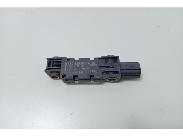 bontott AUDI A4 B7 Jeladó (Magában)