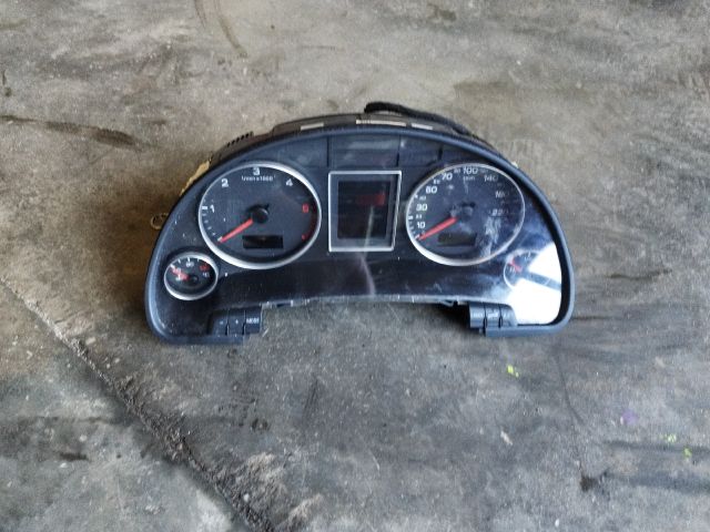 bontott AUDI A4 B7 Kilométeróra