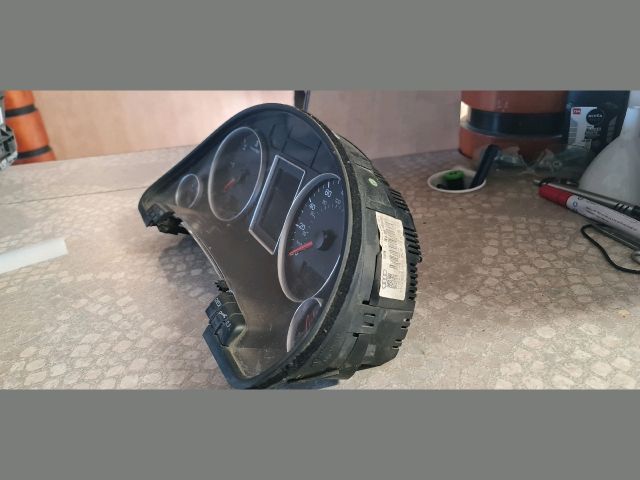 bontott AUDI A4 B7 Kilométeróra