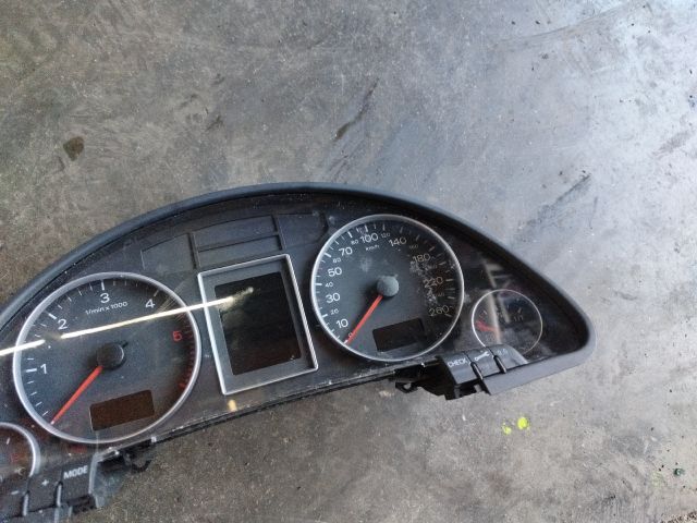 bontott AUDI A4 B7 Kilométeróra