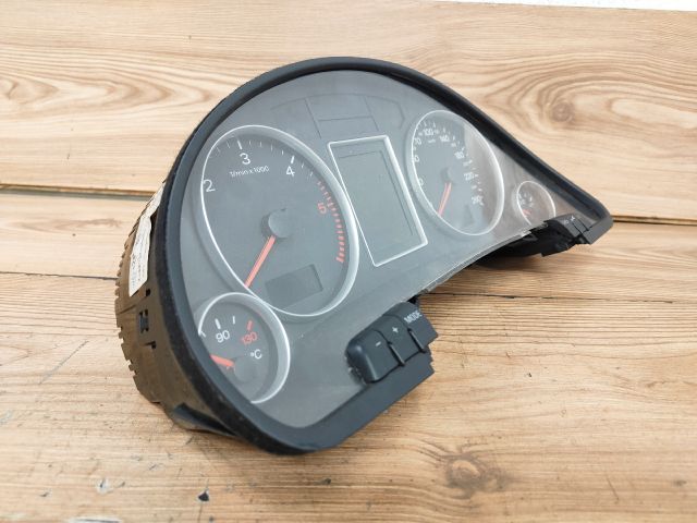 bontott AUDI A4 B7 Kilométeróra