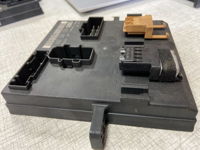 bontott AUDI A4 B7 Komfort Elektronika