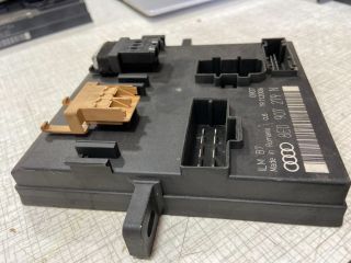 bontott AUDI A4 B7 Komfort Elektronika