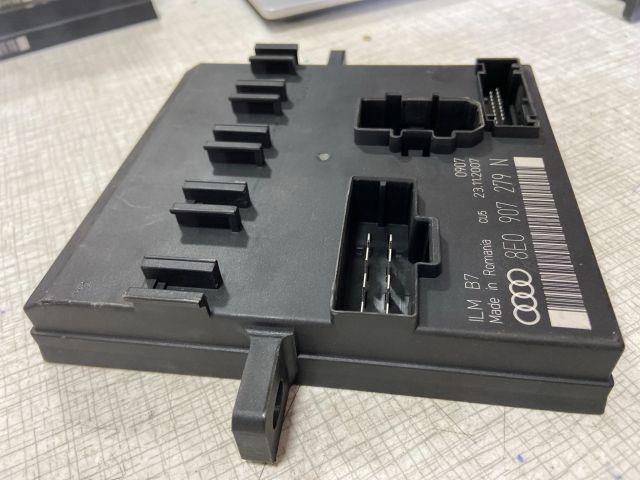 bontott AUDI A4 B7 Komfort Elektronika