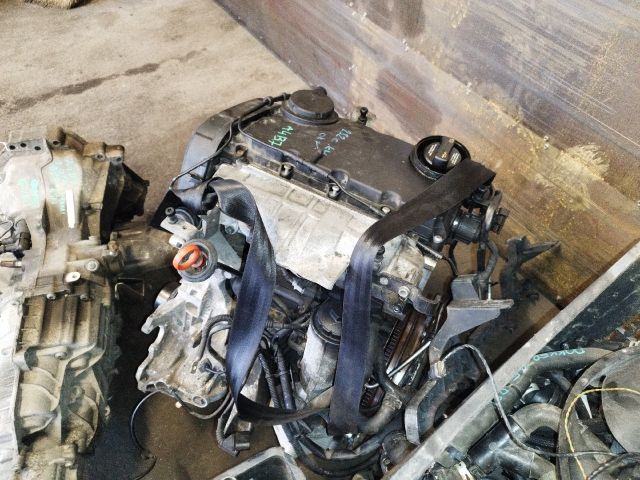 bontott AUDI A4 B7 Motor (Fűzött blokk hengerfejjel)