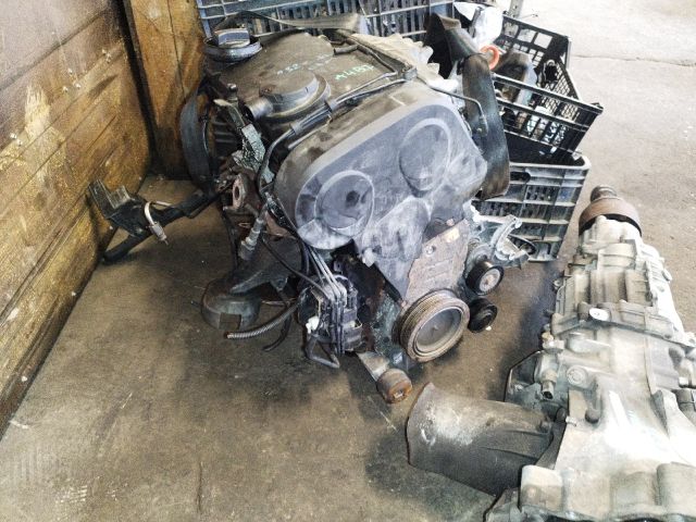 bontott AUDI A4 B7 Motor (Fűzött blokk hengerfejjel)