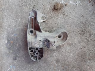 bontott AUDI A4 B7 Motor Tartó Bak Bal