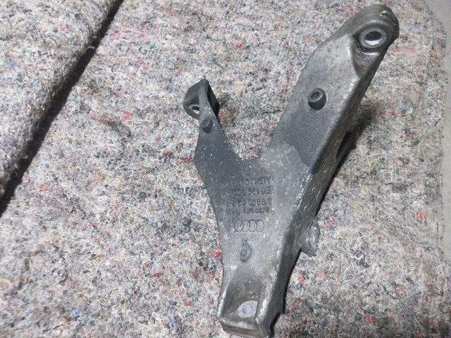 bontott AUDI A4 B7 Motor Tartó Bak (Fém)