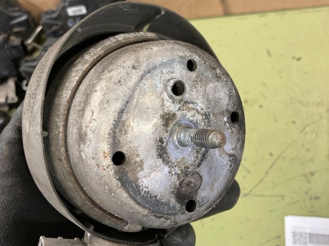 bontott AUDI A4 B7 Motor Tartó Bak (Fém)