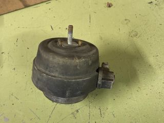 bontott AUDI A4 B7 Motor Tartó Bak (Fém)