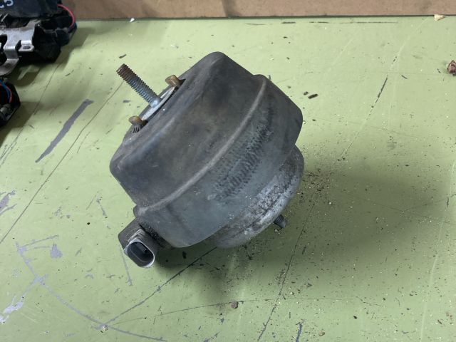 bontott AUDI A4 B7 Motor Tartó Bak (Fém)