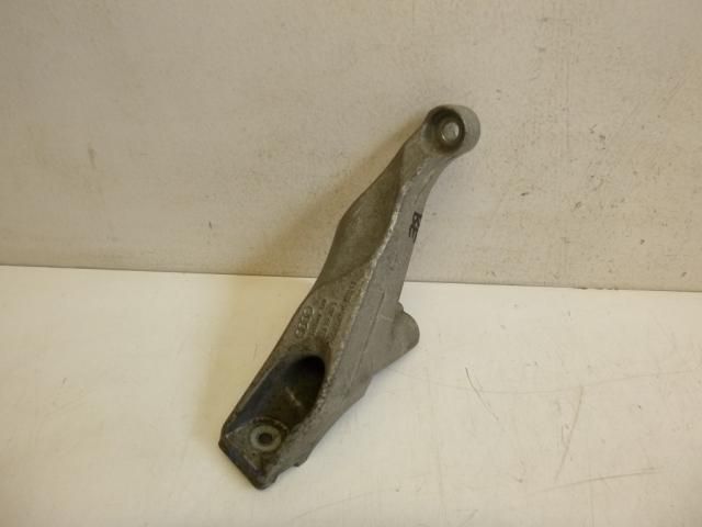 bontott AUDI A4 B7 Motor Tartó Bak (Fém)