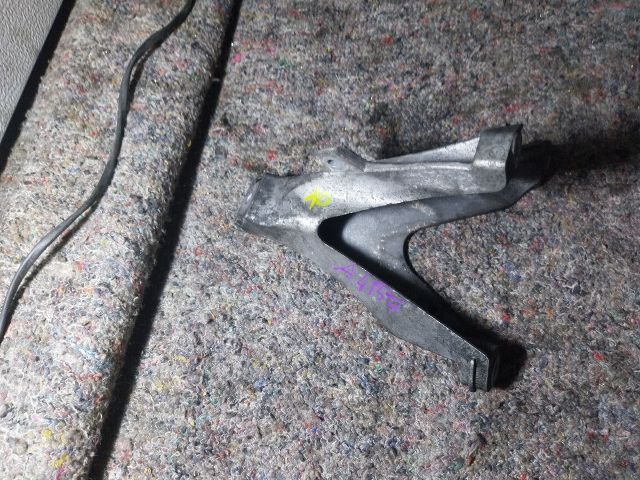 bontott AUDI A4 B7 Motor Tartó Bak (Fém)