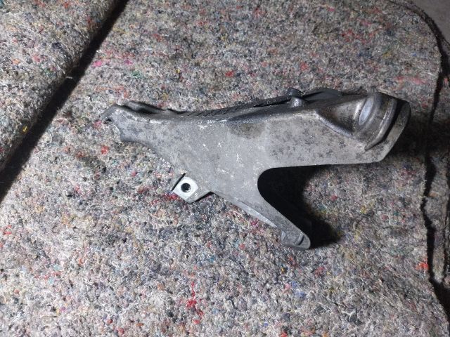 bontott AUDI A4 B7 Motor Tartó Bak (Fém)