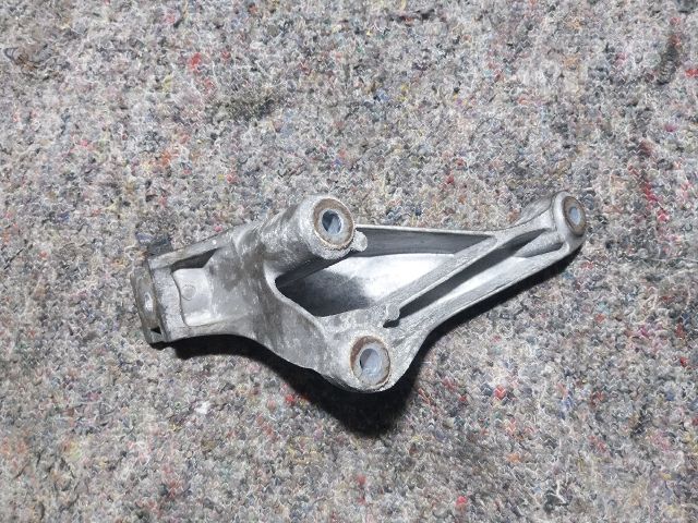 bontott AUDI A4 B7 Motor Tartó Bak (Fém)