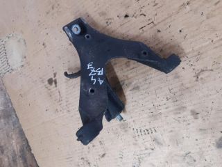 bontott AUDI A4 B7 Motor Tartó Bak Jobb