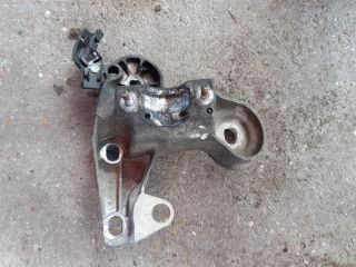 bontott AUDI A4 B7 Motor Tartó Bak Jobb