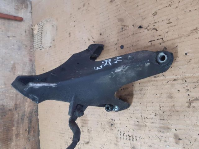 bontott AUDI A4 B7 Motor Tartó Bak Jobb