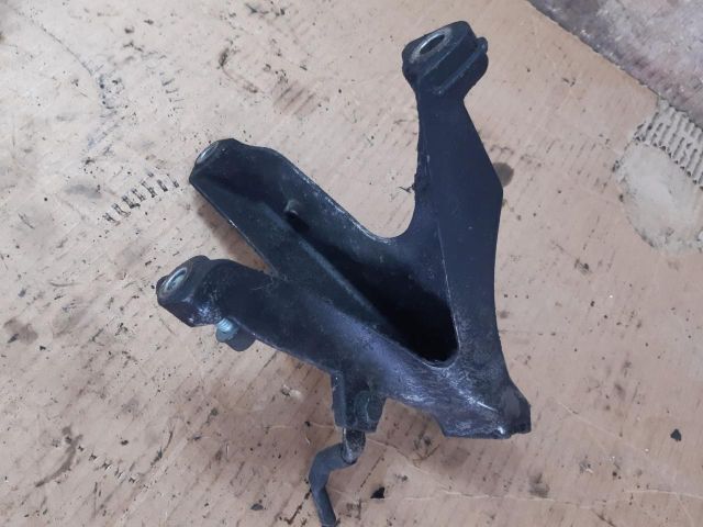 bontott AUDI A4 B7 Motor Tartó Bak Jobb