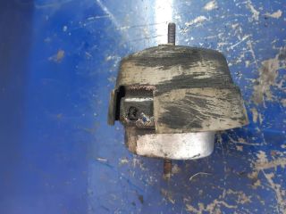 bontott AUDI A4 B7 Motor Tartó Bak Jobb
