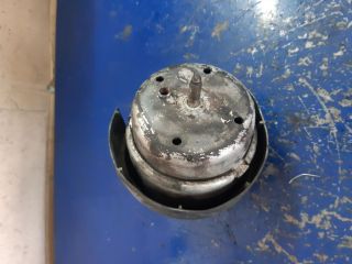 bontott AUDI A4 B7 Motor Tartó Bak Jobb