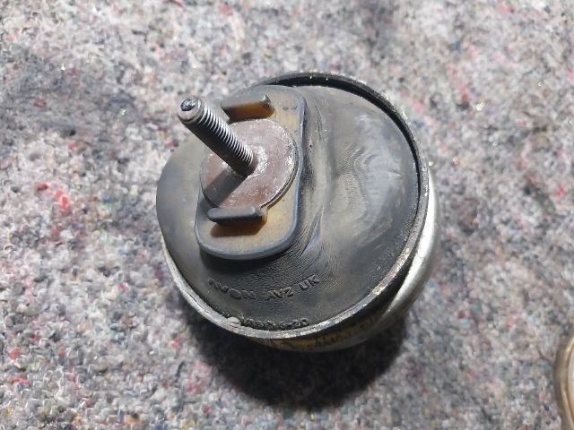 bontott AUDI A4 B7 Motor Tartó Bak (Pozíciófüggetlen)