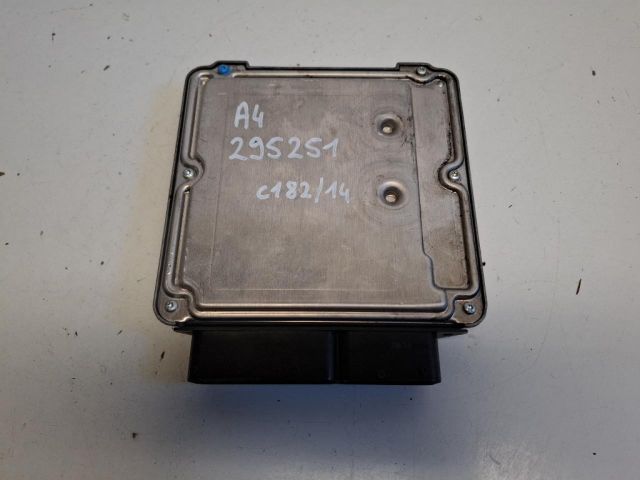 bontott AUDI A4 B7 Motorvezérlő