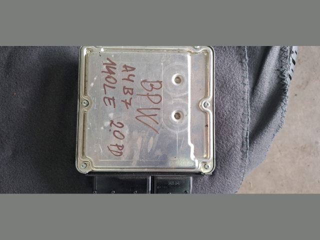 bontott AUDI A4 B7 Motorvezérlő