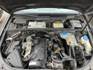 bontott AUDI A4 B7 Motorvezérlő