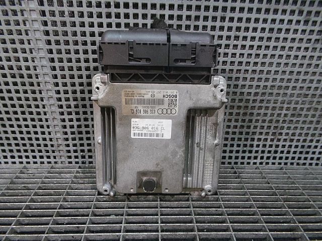 bontott AUDI A4 B7 Motorvezérlő