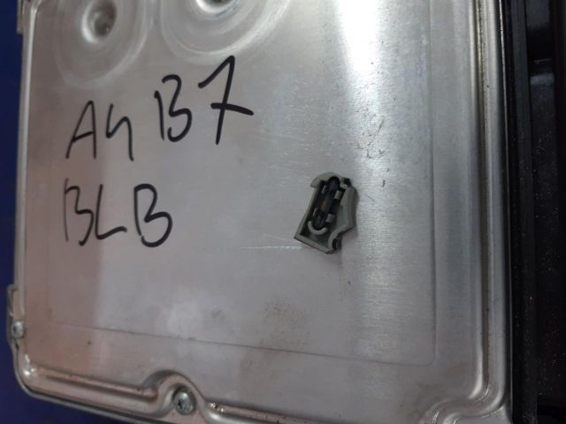 bontott AUDI A4 B7 Motorvezérlő