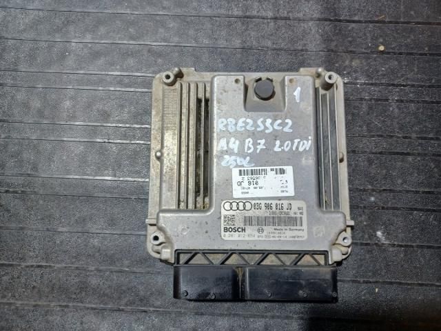 bontott AUDI A4 B7 Motorvezérlő